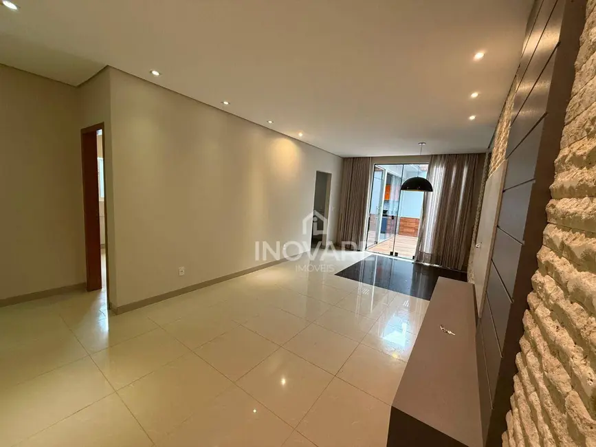 Foto 2 de Casa de Condomínio com 3 quartos à venda, 73m2 em Arapora - MG