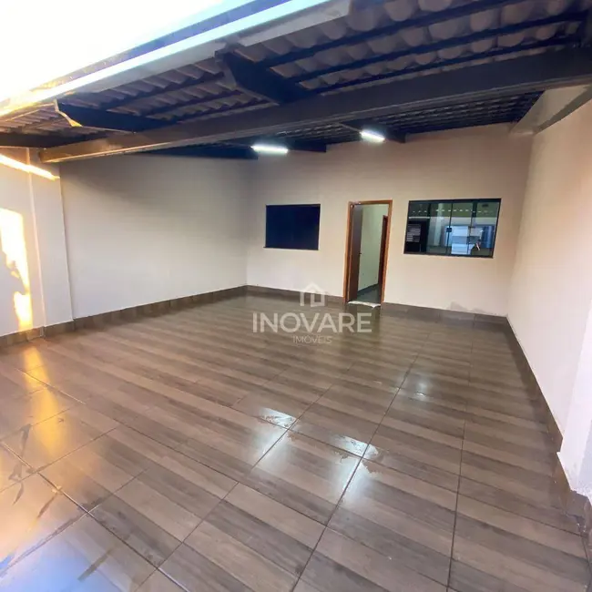 Foto 1 de Casa com 2 quartos para alugar, 120m2 em Arapora - MG
