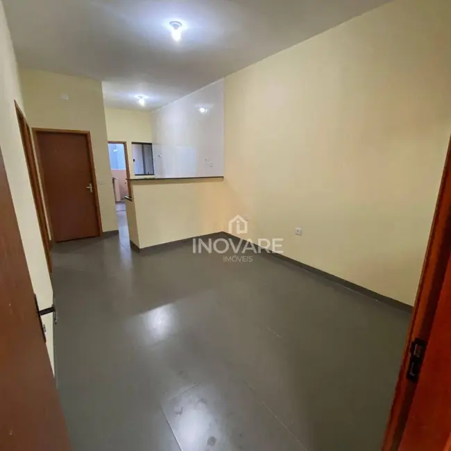 Foto 2 de Casa com 2 quartos para alugar, 120m2 em Arapora - MG