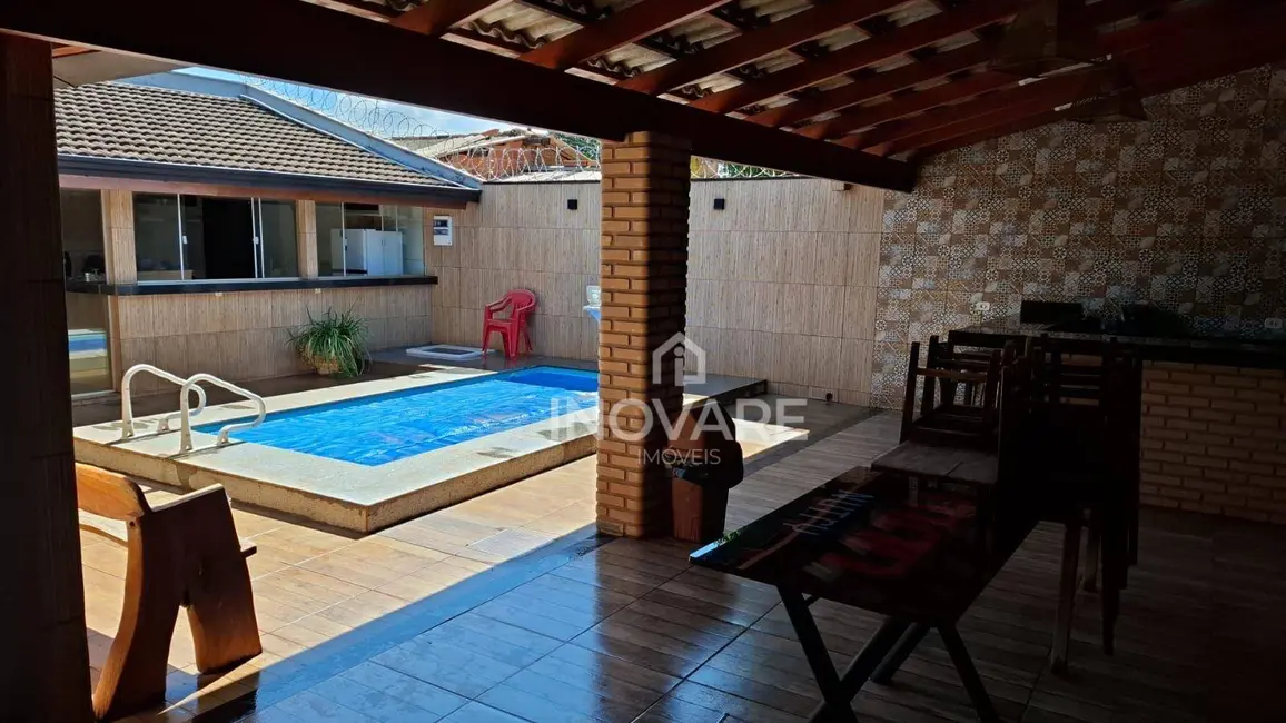 Foto 1 de Casa com 2 quartos para alugar, 250m2 em Itumbiara - GO