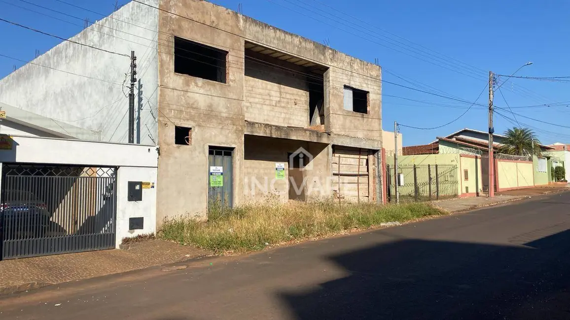 Foto 2 de Casa à venda, 360m2 em Itumbiara - GO