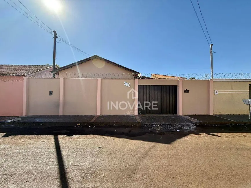 Casa com 2 quartos para alugar, 153m2 em Itumbiara - GO - imagem 1 Foto 1 de Casa com 2 quartos para alugar, 153m2 em Itumbiara - GO