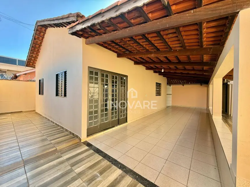 Casa com 2 quartos para alugar, 153m2 em Itumbiara - GO - imagem 2 Foto 2 de Casa com 2 quartos para alugar, 153m2 em Itumbiara - GO