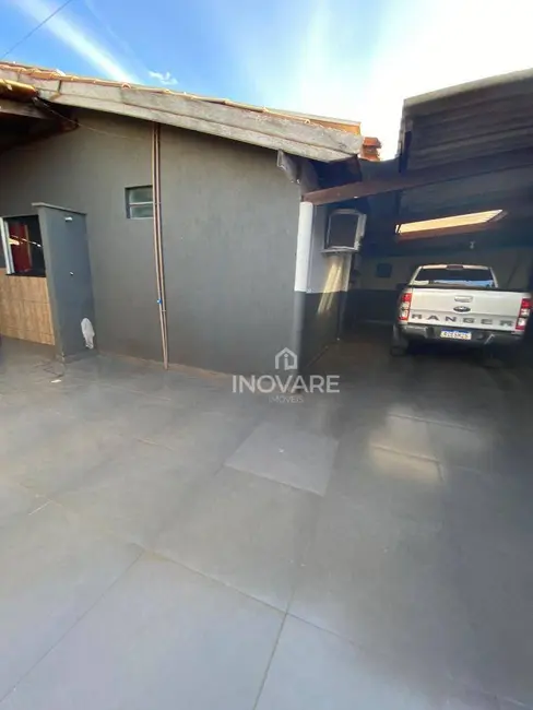 Foto 13 de Casa à venda em Itumbiara - GO