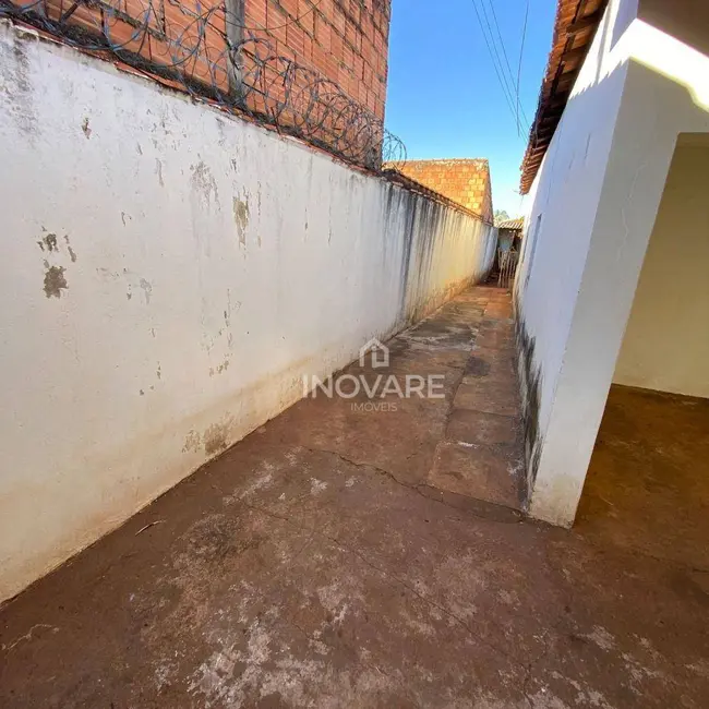 Foto 2 de Casa com 3 quartos para alugar, 120m2 em Setor Novo Horizonte, Itumbiara - GO