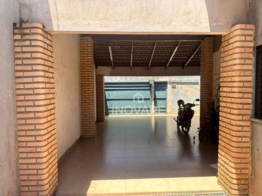 Casa com 2 quartos à venda, 240m2 em Setor Buritys, Itumbiara - GO - imagem 3 Foto 3 de Casa com 2 quartos à venda, 240m2 em Setor Buritys, Itumbiara - GO