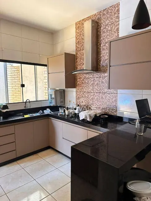Casa com 2 quartos à venda, 240m2 em Setor Buritys, Itumbiara - GO - imagem 5 Foto 5 de Casa com 2 quartos à venda, 240m2 em Setor Buritys, Itumbiara - GO