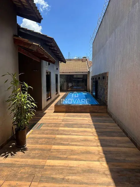 Foto 1 de Casa com 2 quartos à venda, 240m2 em Setor Buritys, Itumbiara - GO