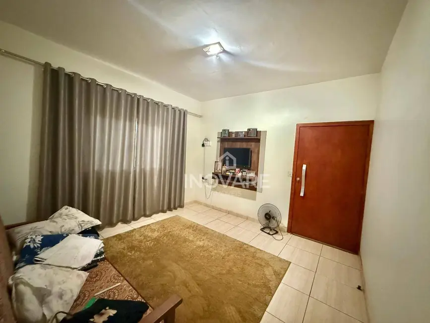 Chácara com 4 quartos à venda, 5000m2 em Itumbiara - GO - imagem 9 Foto 9 de Chácara com 4 quartos à venda, 5000m2 em Itumbiara - GO