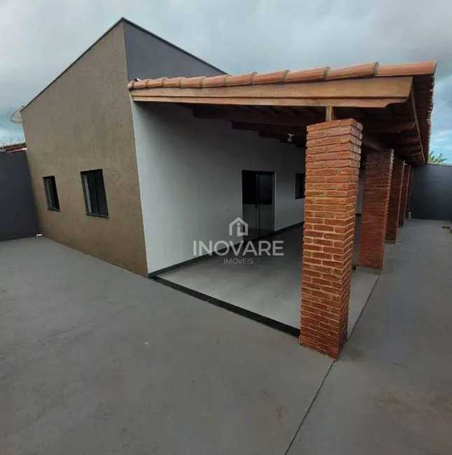 Casa com 2 quartos à venda, 180m2 em Setor Luz, Itumbiara - GO - imagem 2 Foto 2 de Casa com 2 quartos à venda, 180m2 em Setor Luz, Itumbiara - GO