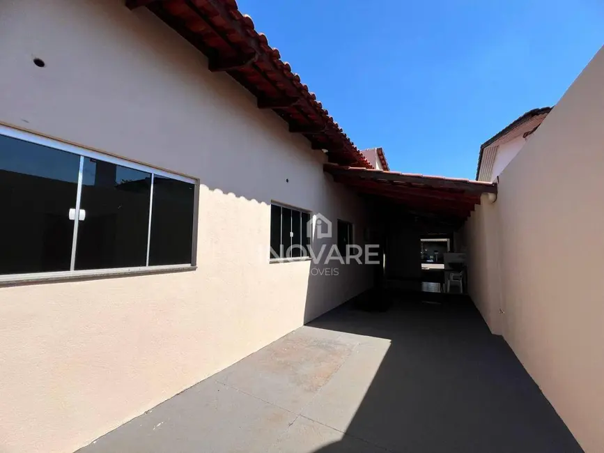 Casa com 3 quartos à venda, 220m2 em Jardim Bandeirantes, Itumbiara - GO - imagem 3 Foto 3 de Casa com 3 quartos à venda, 220m2 em Jardim Bandeirantes, Itumbiara - GO