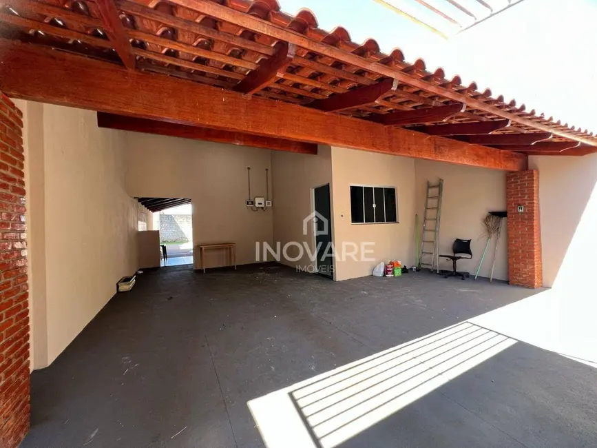 Casa com 3 quartos à venda, 220m2 em Jardim Bandeirantes, Itumbiara - GO - imagem 1 Foto 1 de Casa com 3 quartos à venda, 220m2 em Jardim Bandeirantes, Itumbiara - GO