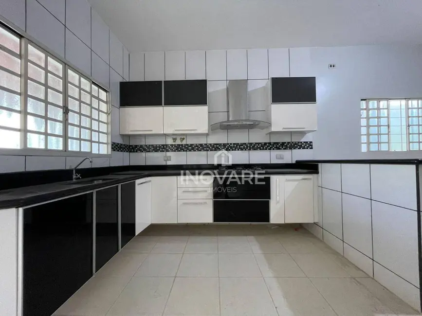 Casa com 4 quartos à venda, 360m2 em Jardim Leonora, Itumbiara - GO - imagem 4 Foto 4 de Casa com 4 quartos à venda, 360m2 em Jardim Leonora, Itumbiara - GO