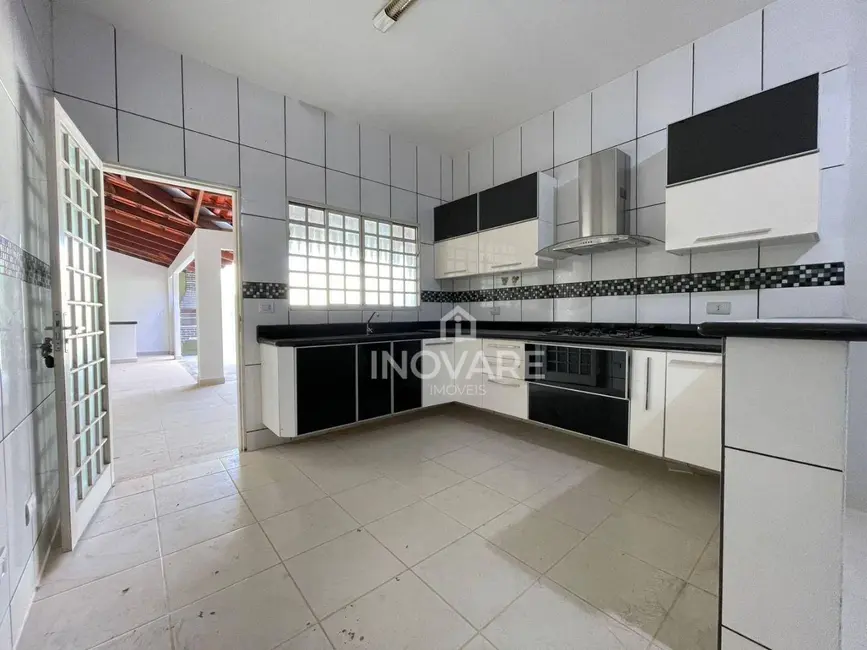 Casa com 4 quartos à venda, 360m2 em Jardim Leonora, Itumbiara - GO - imagem 3 Foto 3 de Casa com 4 quartos à venda, 360m2 em Jardim Leonora, Itumbiara - GO
