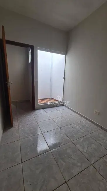 Foto 5 de Casa com 2 quartos para alugar, 385m2 em Jardim Leonora, Itumbiara - GO