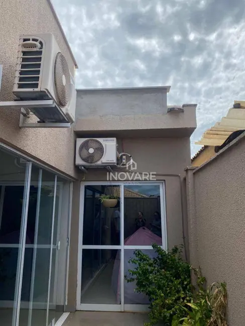 Casa de Condomínio com 3 quartos à venda, 150m2 em Arapora - MG - imagem 2 Foto 2 de Casa de Condomínio com 3 quartos à venda, 150m2 em Arapora - MG