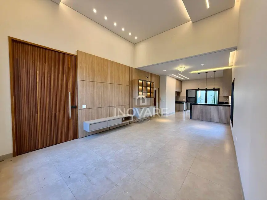 Casa com 3 quartos à venda, 299m2 em Jardim Morumbi, Itumbiara - GO - imagem 4 Foto 4 de Casa com 3 quartos à venda, 299m2 em Jardim Morumbi, Itumbiara - GO