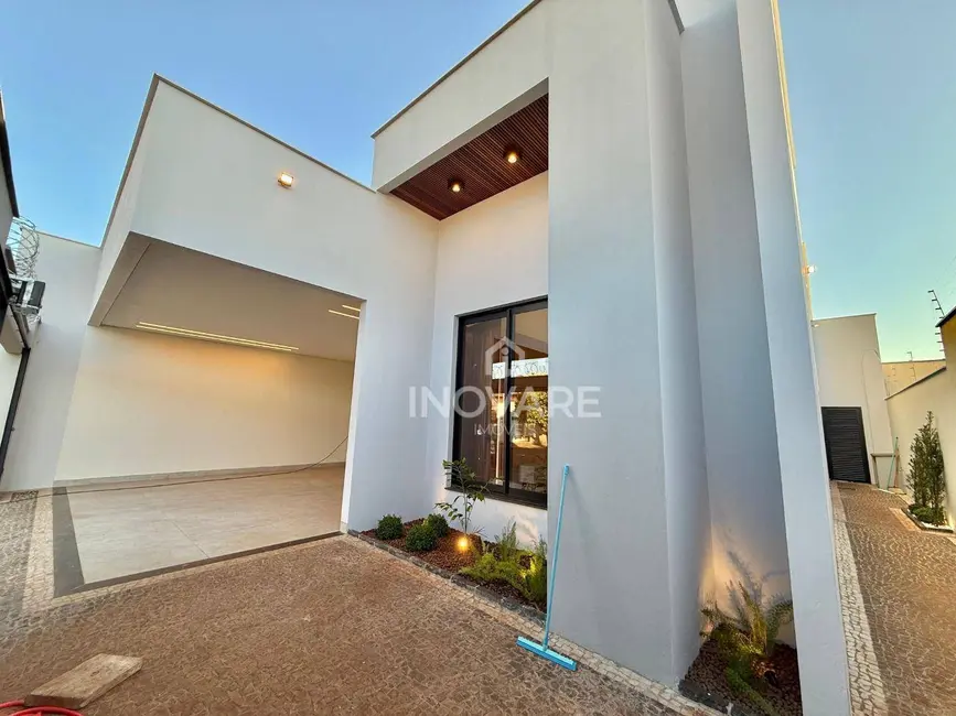 Casa com 3 quartos à venda, 299m2 em Jardim Morumbi, Itumbiara - GO - imagem 3 Foto 3 de Casa com 3 quartos à venda, 299m2 em Jardim Morumbi, Itumbiara - GO