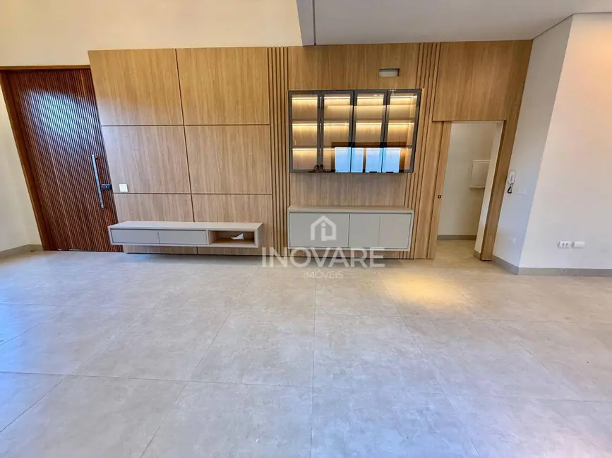 Casa com 3 quartos à venda, 299m2 em Jardim Morumbi, Itumbiara - GO - imagem 5 Foto 5 de Casa com 3 quartos à venda, 299m2 em Jardim Morumbi, Itumbiara - GO