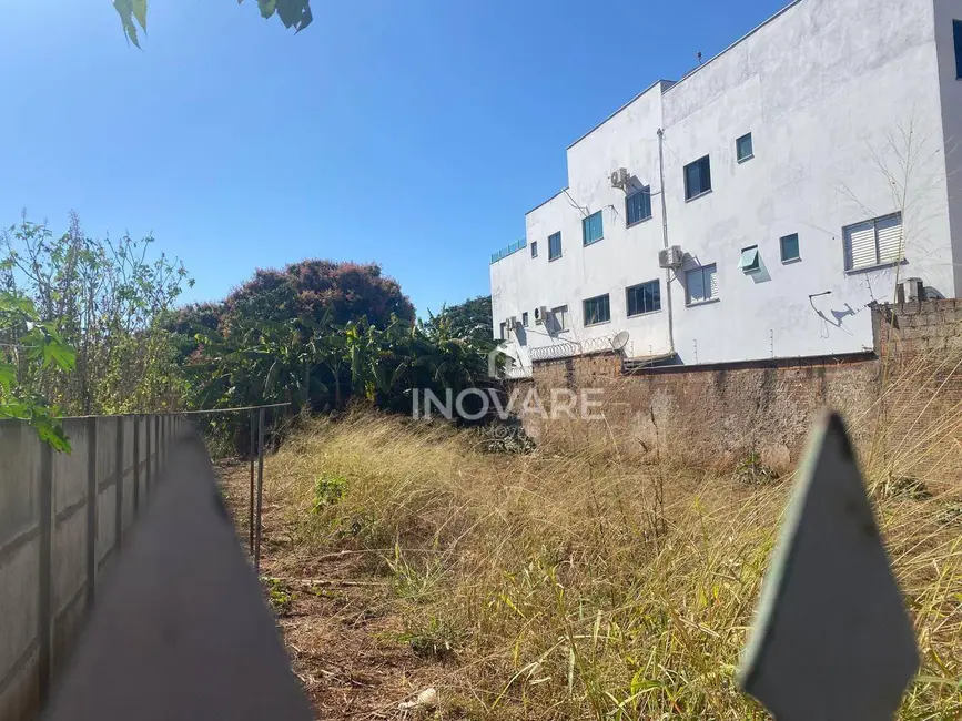 Foto 1 de Terreno / Lote à venda, 432m2 em Itumbiara - GO