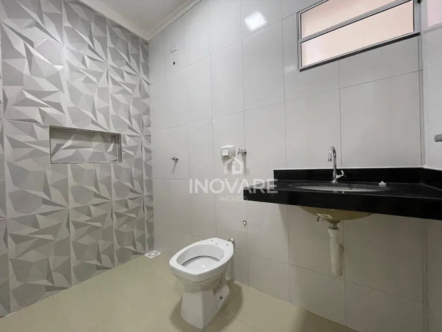 Casa com 3 quartos à venda, 180m2 em Setor Planalto, Itumbiara - GO - imagem 8 Foto 8 de Casa com 3 quartos à venda, 180m2 em Setor Planalto, Itumbiara - GO
