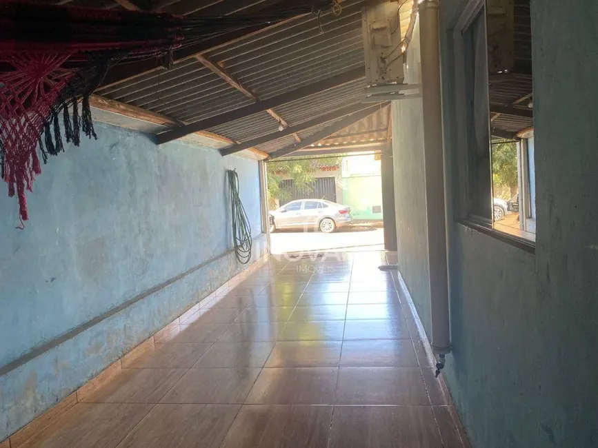 Casa com 3 quartos à venda, 300m2 em Setor Buritys, Itumbiara - GO - imagem 3 Foto 3 de Casa com 3 quartos à venda, 300m2 em Setor Buritys, Itumbiara - GO