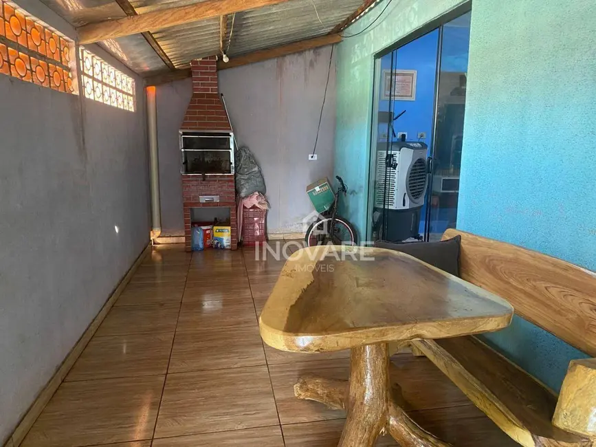 Casa com 3 quartos à venda, 300m2 em Setor Buritys, Itumbiara - GO - imagem 2 Foto 2 de Casa com 3 quartos à venda, 300m2 em Setor Buritys, Itumbiara - GO