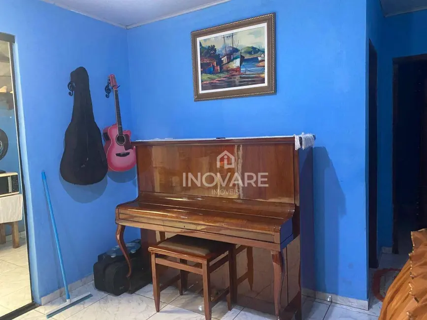 Casa com 3 quartos à venda, 300m2 em Setor Buritys, Itumbiara - GO - imagem 4 Foto 4 de Casa com 3 quartos à venda, 300m2 em Setor Buritys, Itumbiara - GO