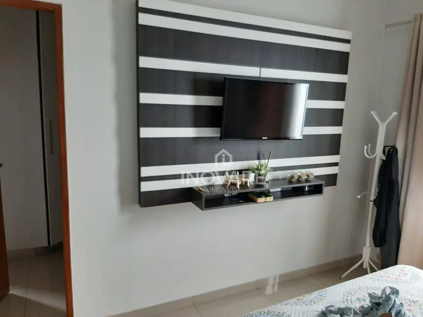 Casa com 3 quartos à venda, 470m2 em Jardim Leonora, Itumbiara - GO - imagem 8 Foto 8 de Casa com 3 quartos à venda, 470m2 em Jardim Leonora, Itumbiara - GO