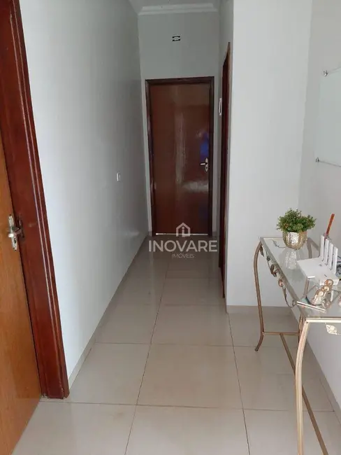 Casa com 3 quartos à venda, 470m2 em Jardim Leonora, Itumbiara - GO - imagem 7 Foto 7 de Casa com 3 quartos à venda, 470m2 em Jardim Leonora, Itumbiara - GO