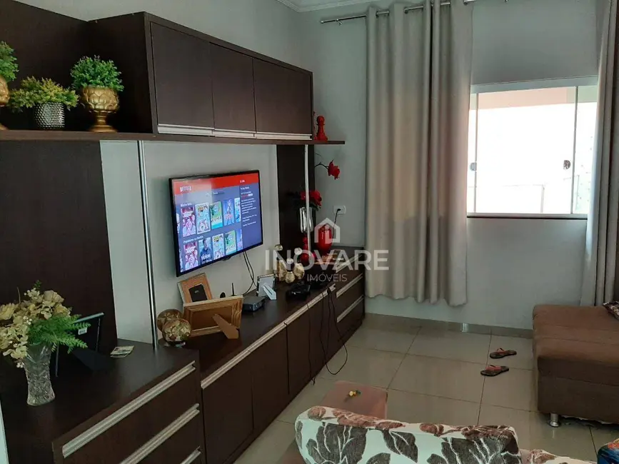 Casa com 3 quartos à venda, 470m2 em Jardim Leonora, Itumbiara - GO - imagem 5 Foto 5 de Casa com 3 quartos à venda, 470m2 em Jardim Leonora, Itumbiara - GO