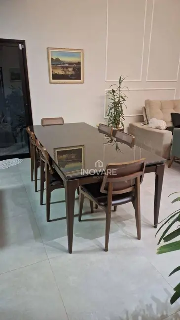 Casa com 3 quartos à venda, 299m2 em Itumbiara - GO - imagem 5 Foto 5 de Casa com 3 quartos à venda, 299m2 em Itumbiara - GO
