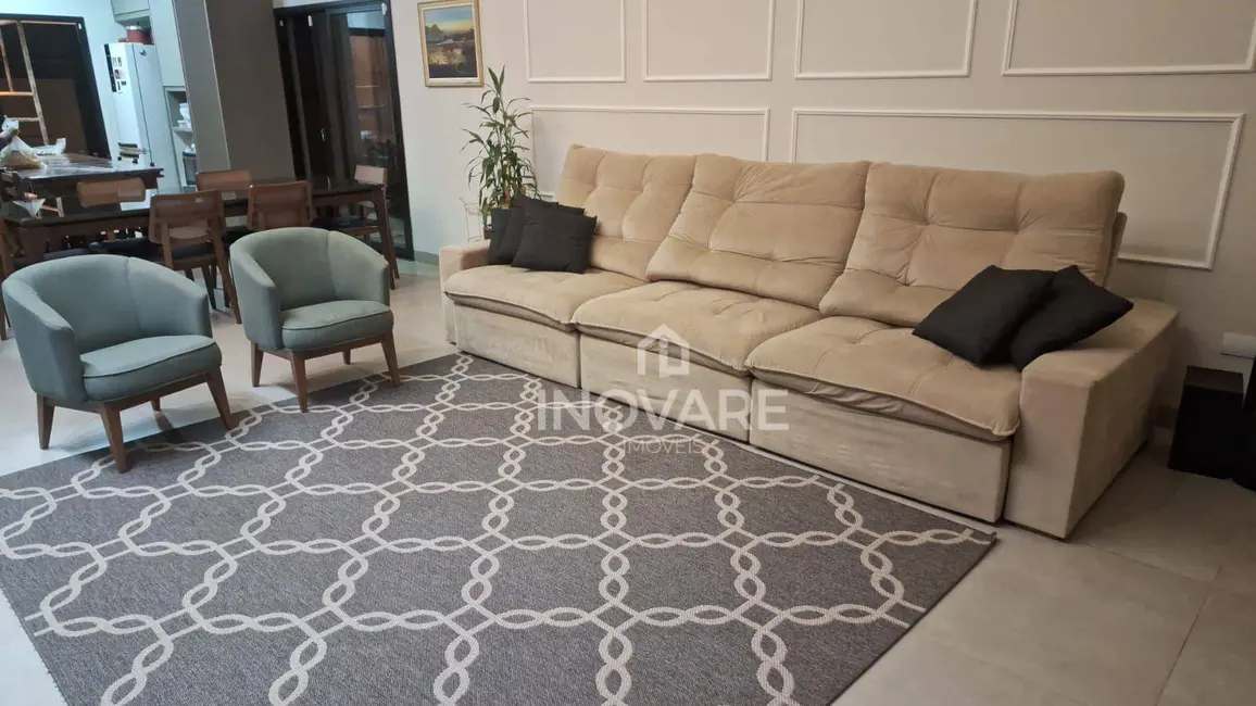 Casa com 3 quartos à venda, 299m2 em Itumbiara - GO - imagem 4 Foto 4 de Casa com 3 quartos à venda, 299m2 em Itumbiara - GO