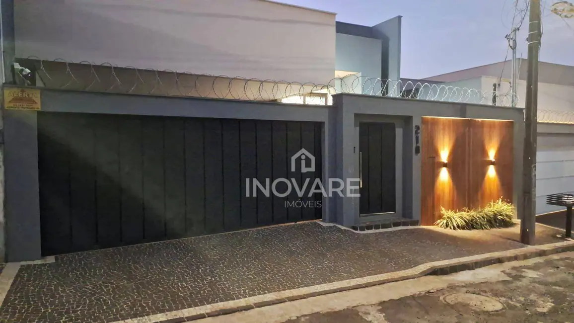 Foto 2 de Casa com 3 quartos à venda, 299m2 em Itumbiara - GO