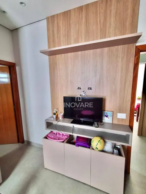 Casa com 3 quartos à venda, 299m2 em Itumbiara - GO - imagem 8 Foto 8 de Casa com 3 quartos à venda, 299m2 em Itumbiara - GO