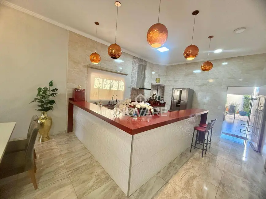 Casa com 3 quartos à venda, 360m2 em Residencial Beira Rio I, Itumbiara - GO - imagem 5 Foto 5 de Casa com 3 quartos à venda, 360m2 em Residencial Beira Rio I, Itumbiara - GO