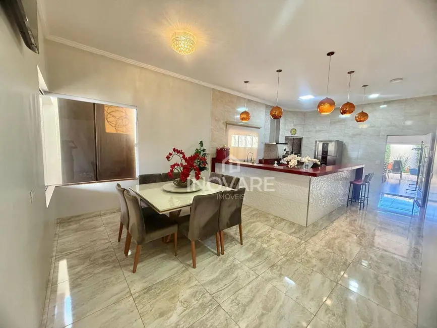 Casa com 3 quartos à venda, 360m2 em Residencial Beira Rio I, Itumbiara - GO - imagem 4 Foto 4 de Casa com 3 quartos à venda, 360m2 em Residencial Beira Rio I, Itumbiara - GO