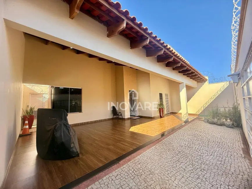 Foto 2 de Casa com 3 quartos à venda, 360m2 em Residencial Beira Rio I, Itumbiara - GO