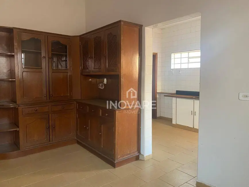 Casa com 3 quartos para alugar, 360m2 em Itumbiara - GO - imagem 3 Foto 3 de Casa com 3 quartos para alugar, 360m2 em Itumbiara - GO