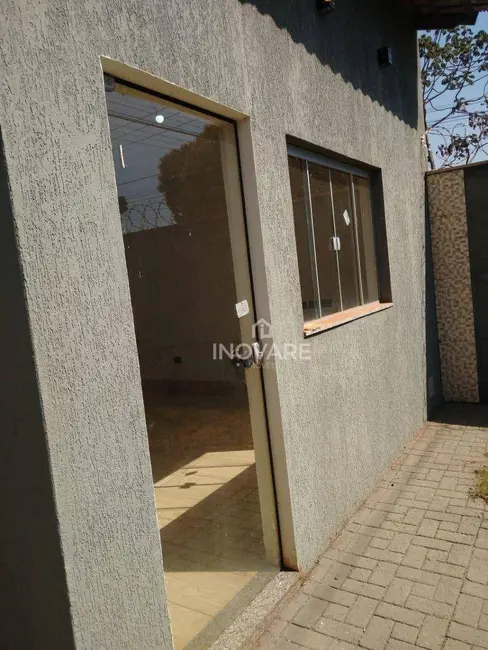 Casa com 2 quartos para alugar, 180m2 em Itumbiara - GO - imagem 1 Foto 1 de Casa com 2 quartos para alugar, 180m2 em Itumbiara - GO