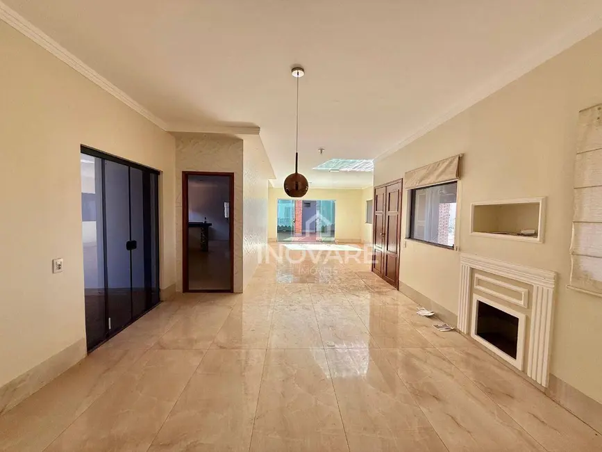 Casa com 4 quartos à venda e para alugar, 587m2 em Itumbiara - GO - imagem 4 Foto 4 de Casa com 4 quartos à venda e para alugar, 587m2 em Itumbiara - GO