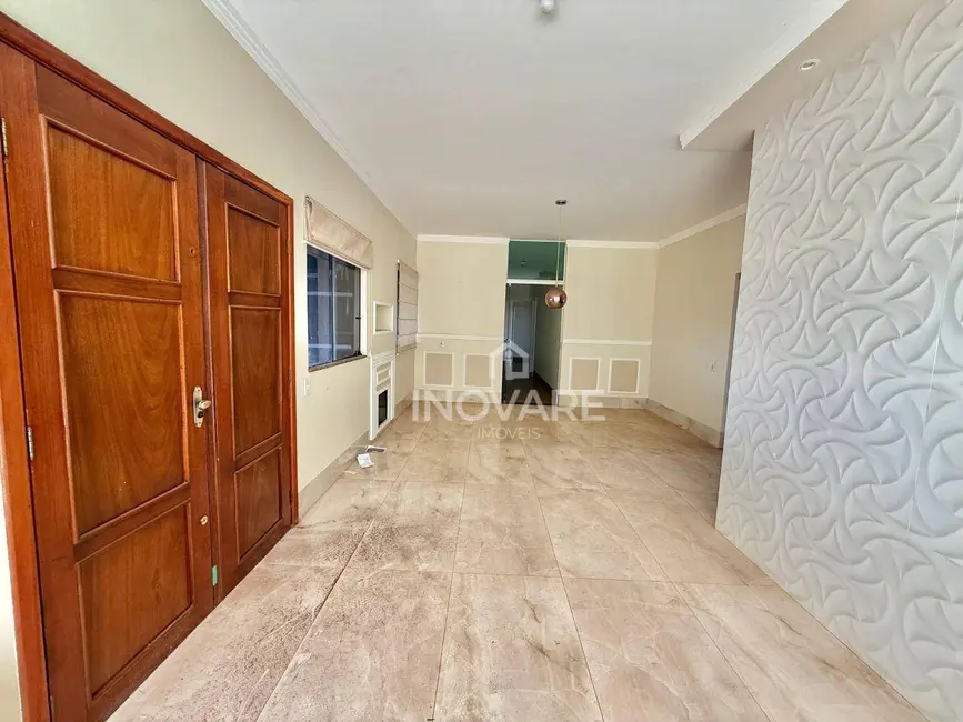 Casa com 4 quartos à venda e para alugar, 587m2 em Itumbiara - GO - imagem 3 Foto 3 de Casa com 4 quartos à venda e para alugar, 587m2 em Itumbiara - GO