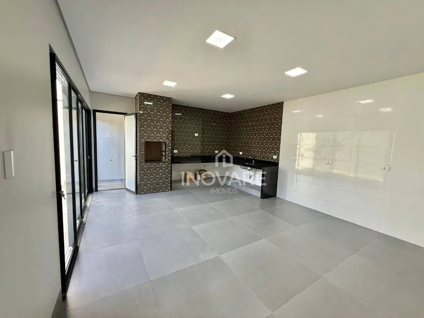 Casa com 3 quartos à venda, 250m2 em Itumbiara - GO - imagem 5 Foto 5 de Casa com 3 quartos à venda, 250m2 em Itumbiara - GO