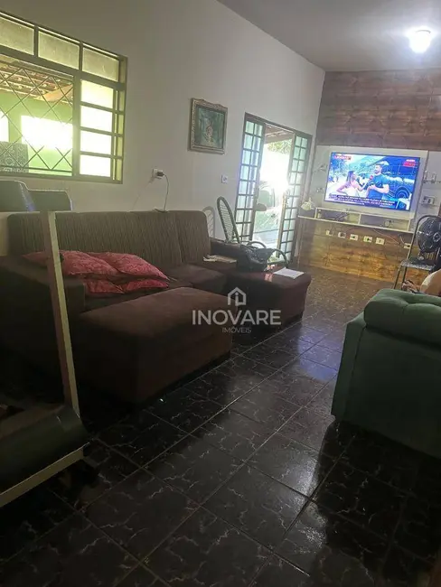 Casa com 3 quartos à venda, 360m2 em Jardim Leonora, Itumbiara - GO - imagem 3 Foto 3 de Casa com 3 quartos à venda, 360m2 em Jardim Leonora, Itumbiara - GO