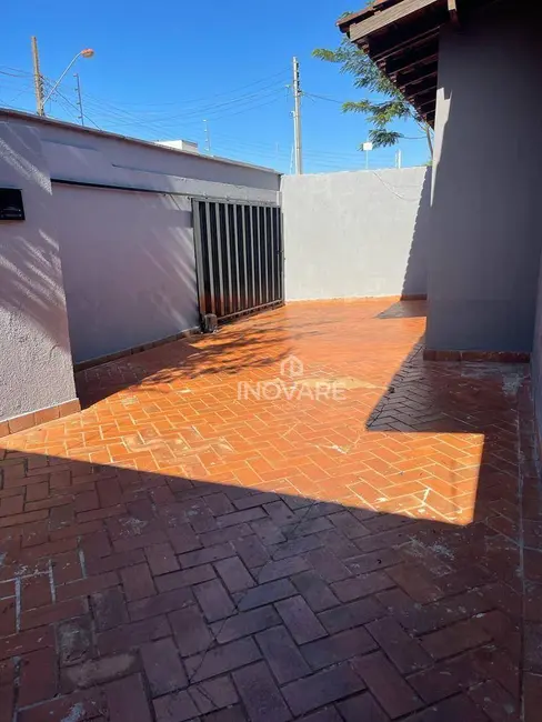 Casa com 4 quartos à venda, 360m2 em Jardim América, Itumbiara - GO - imagem 1 Foto 1 de Casa com 4 quartos à venda, 360m2 em Jardim América, Itumbiara - GO