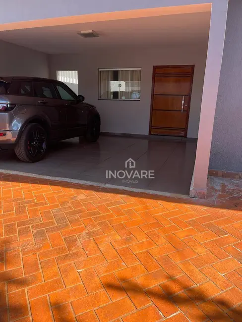 Casa com 4 quartos à venda, 360m2 em Jardim América, Itumbiara - GO - imagem 2 Foto 2 de Casa com 4 quartos à venda, 360m2 em Jardim América, Itumbiara - GO