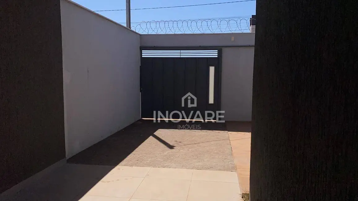 Casa com 3 quartos à venda, 150m2 em Residencial Beira Rio I, Itumbiara - GO - imagem 2 Foto 2 de Casa com 3 quartos à venda, 150m2 em Residencial Beira Rio I, Itumbiara - GO