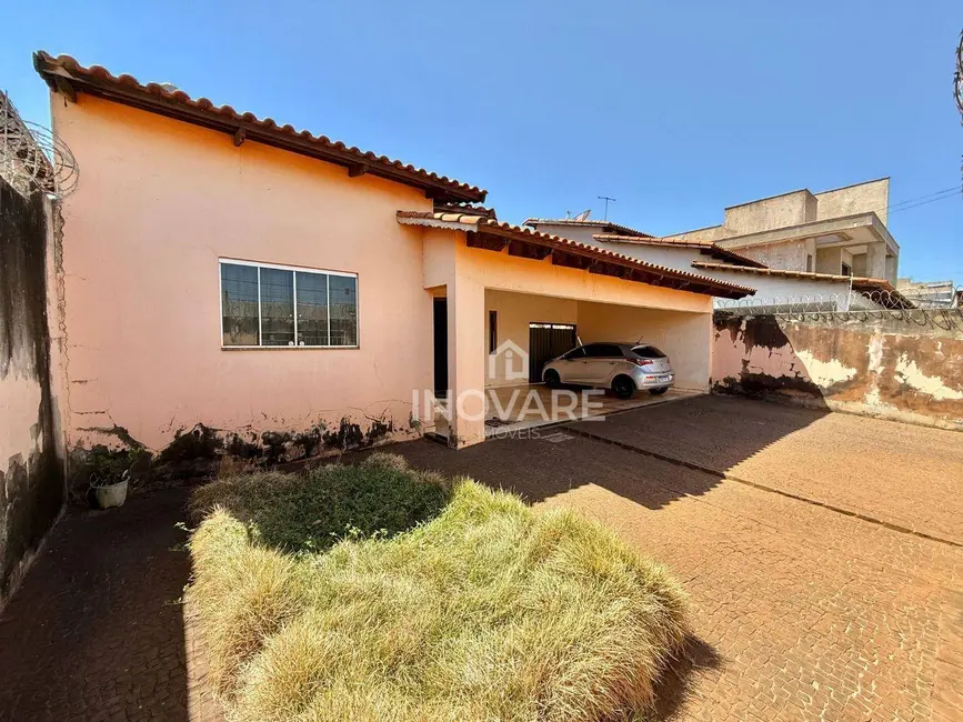Foto 2 de Casa com 3 quartos à venda, 360m2 em Alto da Boa Vista, Itumbiara - GO