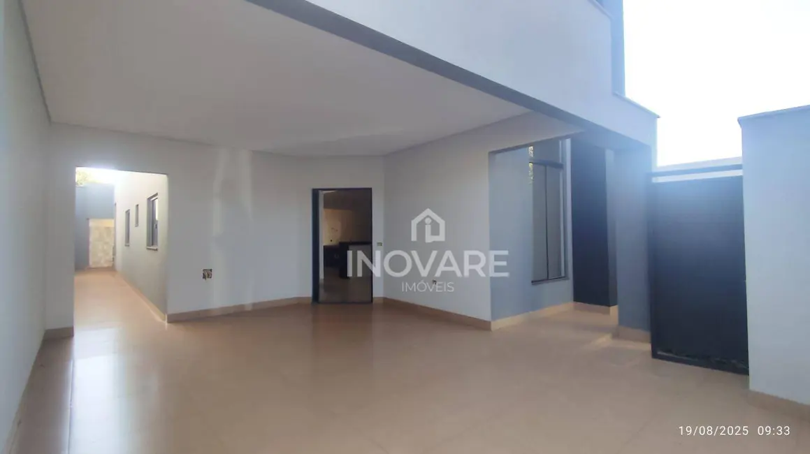 Foto 1 de Casa com 3 quartos à venda, 240m2 em Itumbiara - GO
