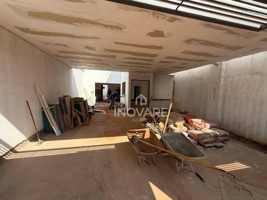 Casa com 3 quartos à venda, 210m2 em Ernestina Borges de Andrade, Itumbiara - GO - imagem 2 Foto 2 de Casa com 3 quartos à venda, 210m2 em Ernestina Borges de Andrade, Itumbiara - GO